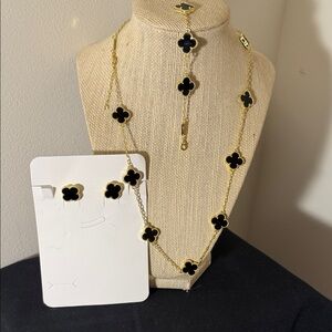 Elegant Black and Gold Clover Necklace Set